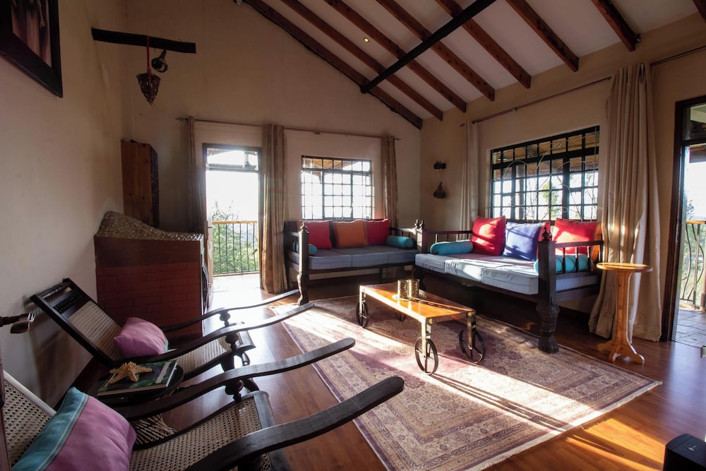 Saba House & Lodges