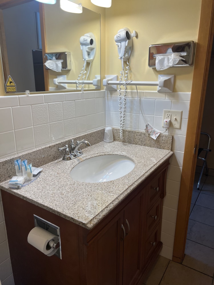 All Star Inn & Suites