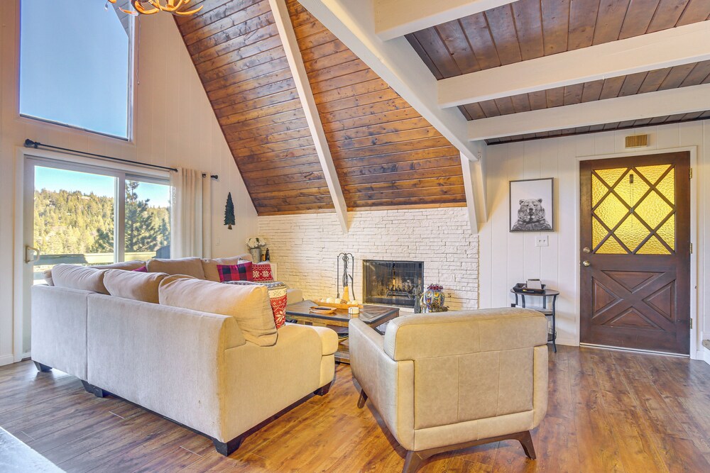 Family-friendly Lake Arrowhead Cabin w/ Game Room!