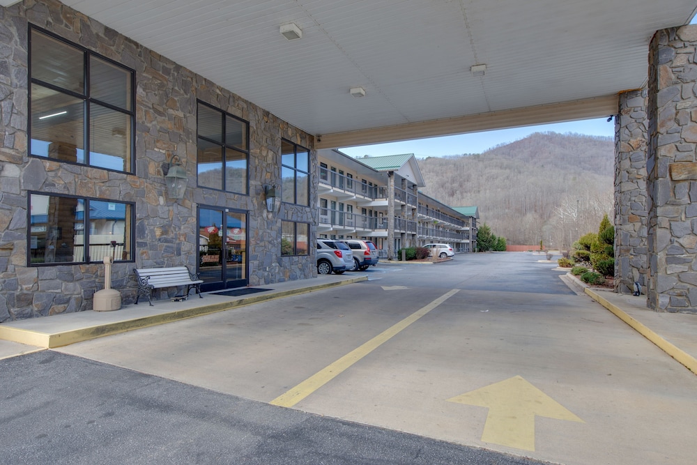 Cherokee Lodge