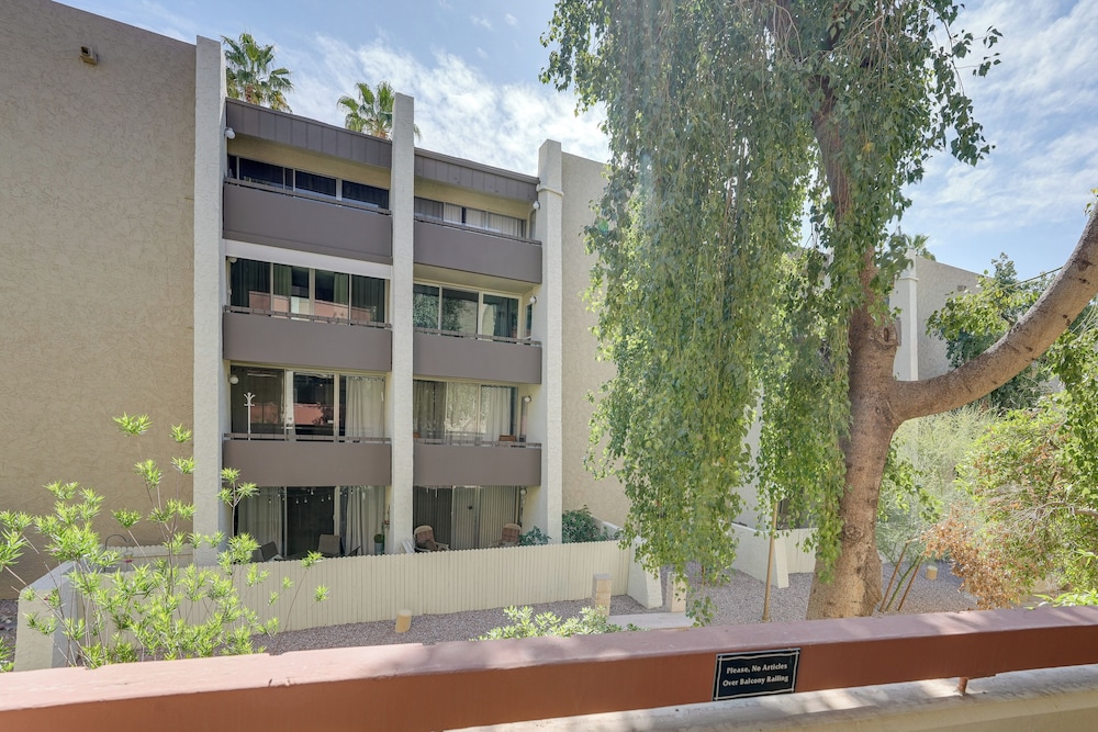< 1 Mi to Old Town: Scottsdale Condo w/ Balcony