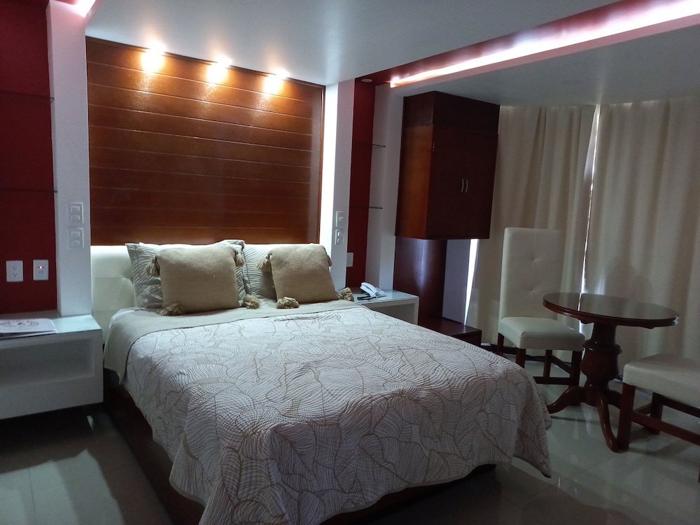 La Aurora Hotel like Home