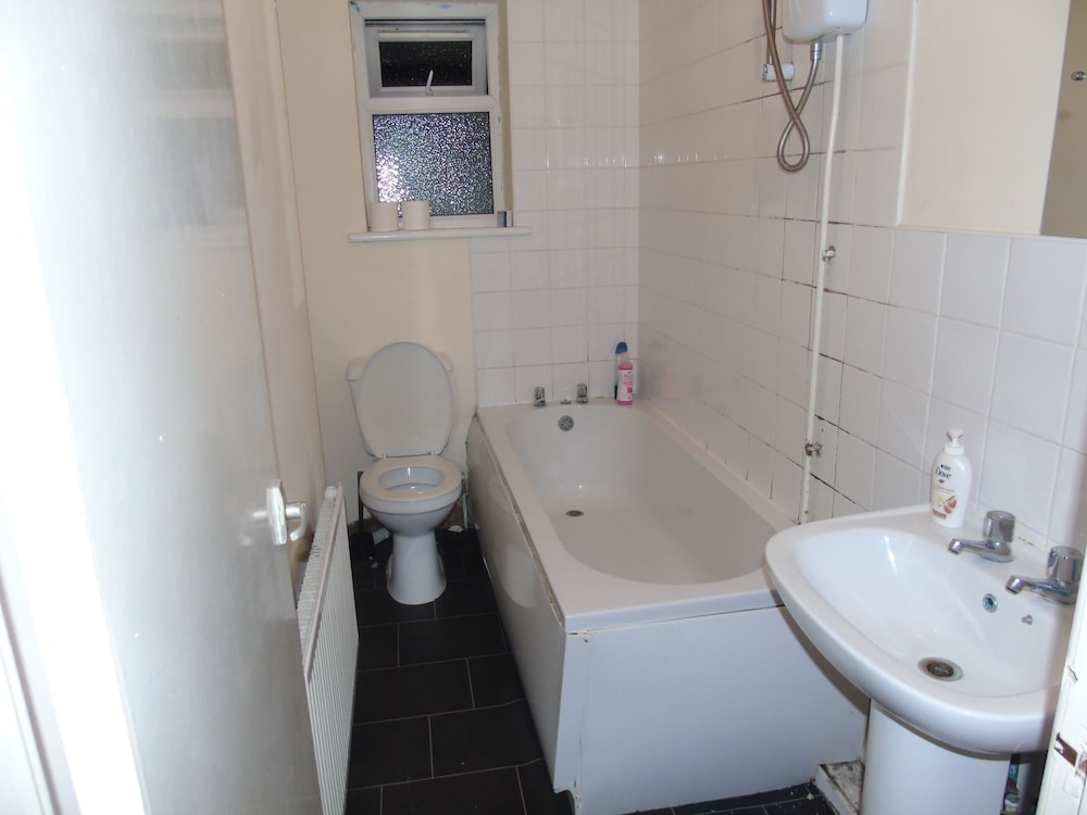 Lovely 2-bed House in Bolton Greater Manchester view 3