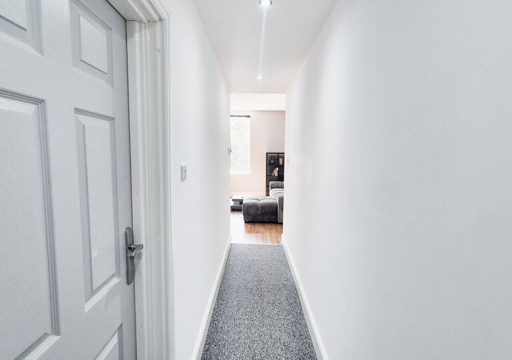 Stylish & Modern 2BR Flat