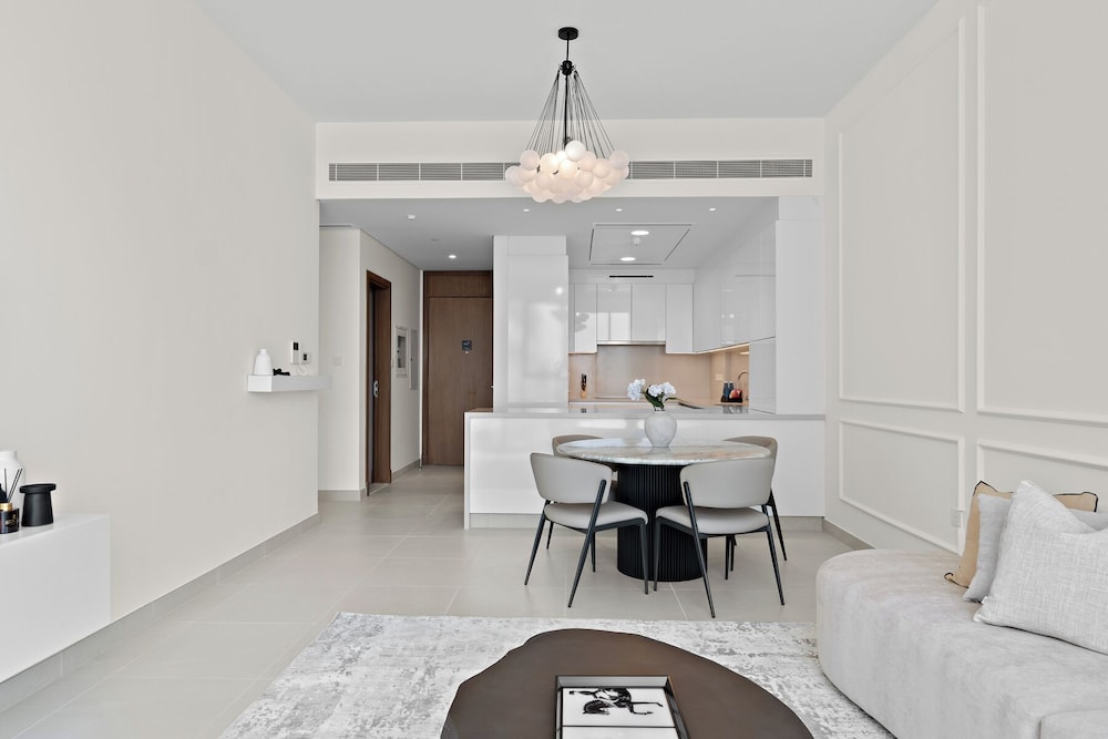 2BR M Peaceful Yet Central Dubai