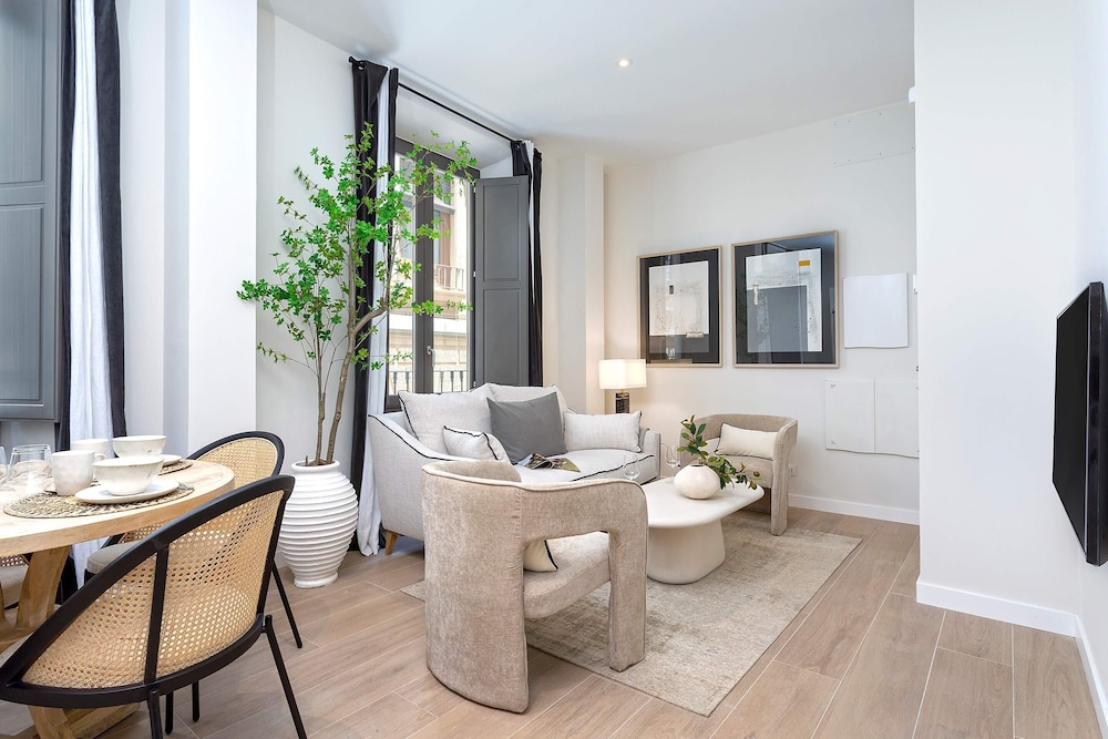 Exclusive 2-bedroom Near the Cathedral. San Matías I