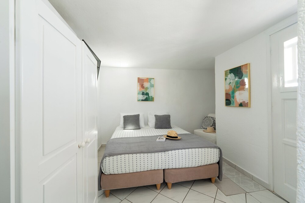 SeaView Central Suites