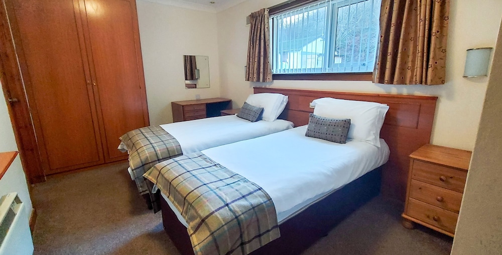 Loch Rannoch Highland Club Red Squirrel Lodge 02