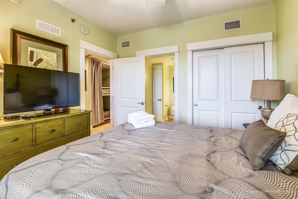 Grand Panama Beach Resort by Book That Condo