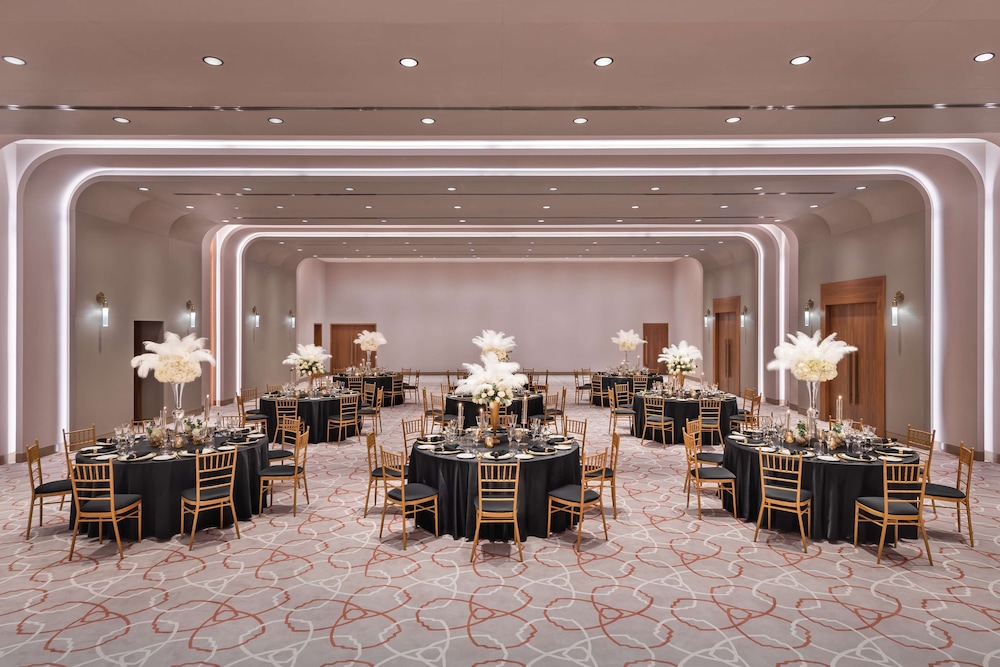 The WB Abu Dhabi, Curio Collection by Hilton