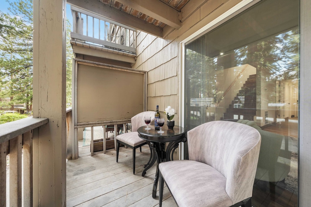 Cozy Forest Hideaway in Incline Village Private Balcony Sierra Solace by Avantstay