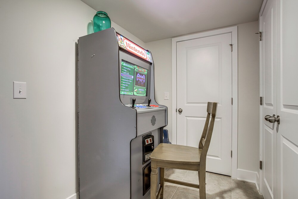 4 Mi to Ocean City Beach: Large Family Townhome