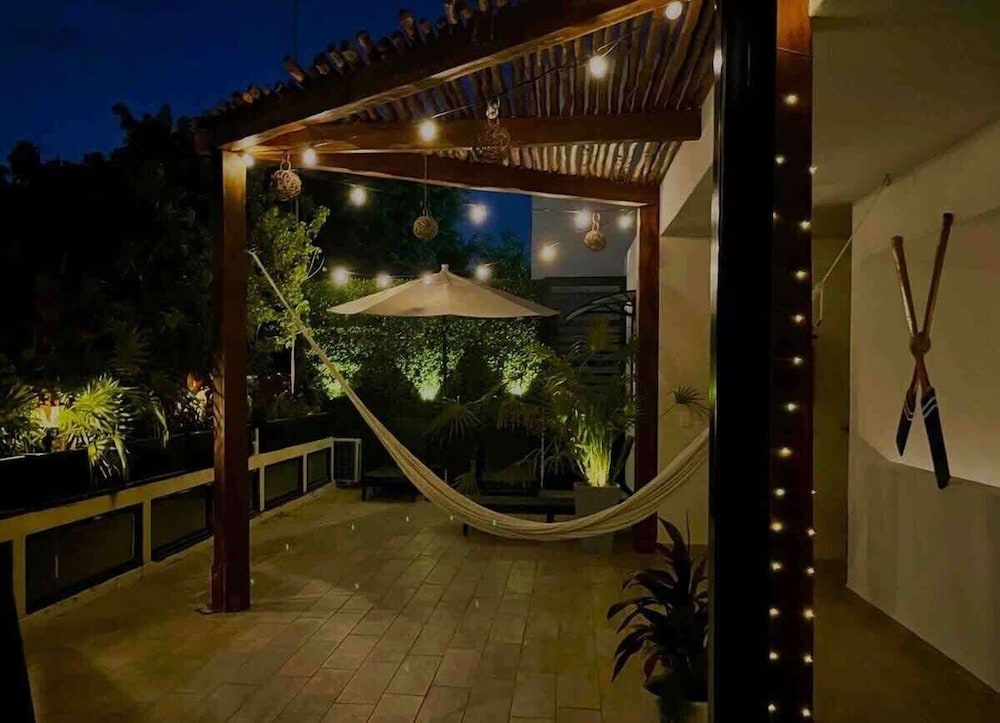 Spacious 1 BR With Great Location & Rooftop Pool by Waves Management