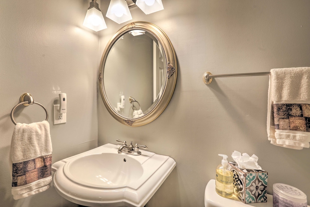 Lake Tahoe Vacations - Incline Village Condo: 1 Mi to Diamond Peak Resort - Property Image 1