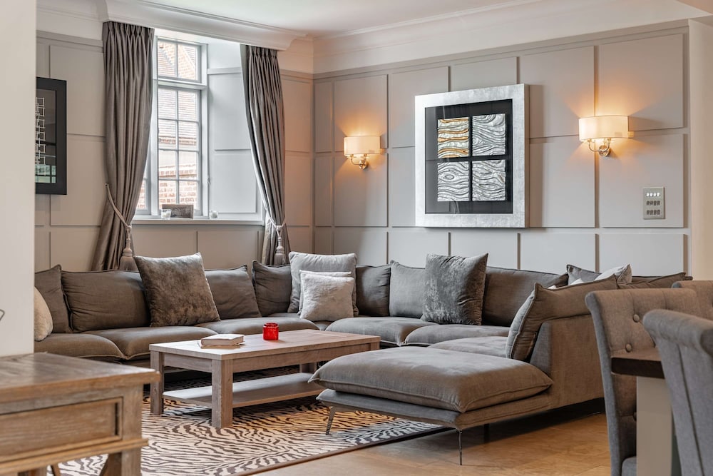 Host Stay Hillhampton House