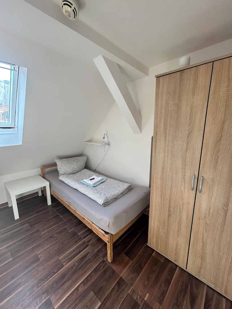 2-Rent Group Hostel Zimmer&Apartments GKP2
