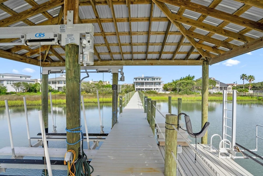 400 Steps to Sand Waterfront Luxury w Dock Pool