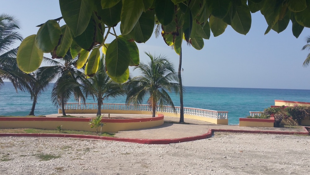 Hotel Aparta Hotel Pontevedra - Image 1