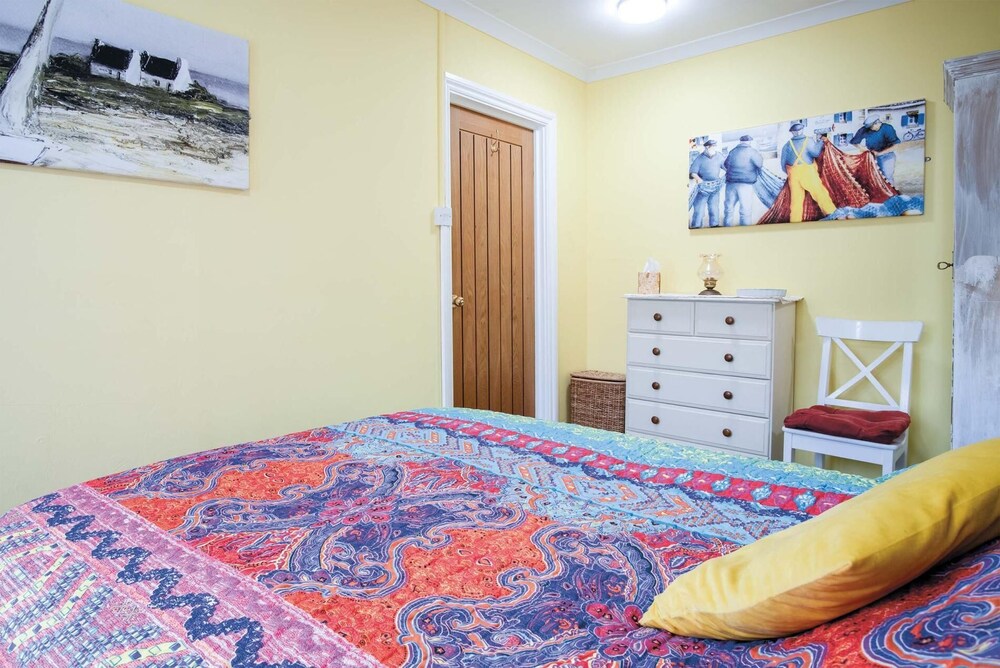 Gwelfor - 2 Bedroom Holiday Home - Solva view 5