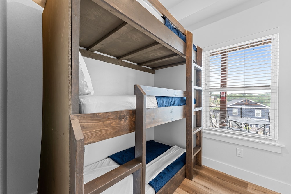 Cm132-6 -summer Breeze- Sleeps 17 6 Bedroom Home