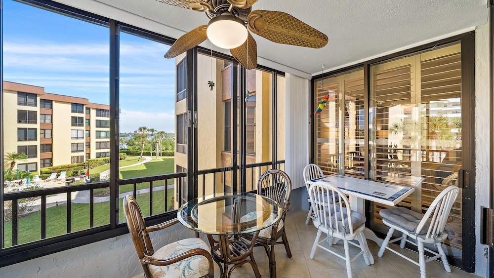 'bout Time 2 Bedroom Condo