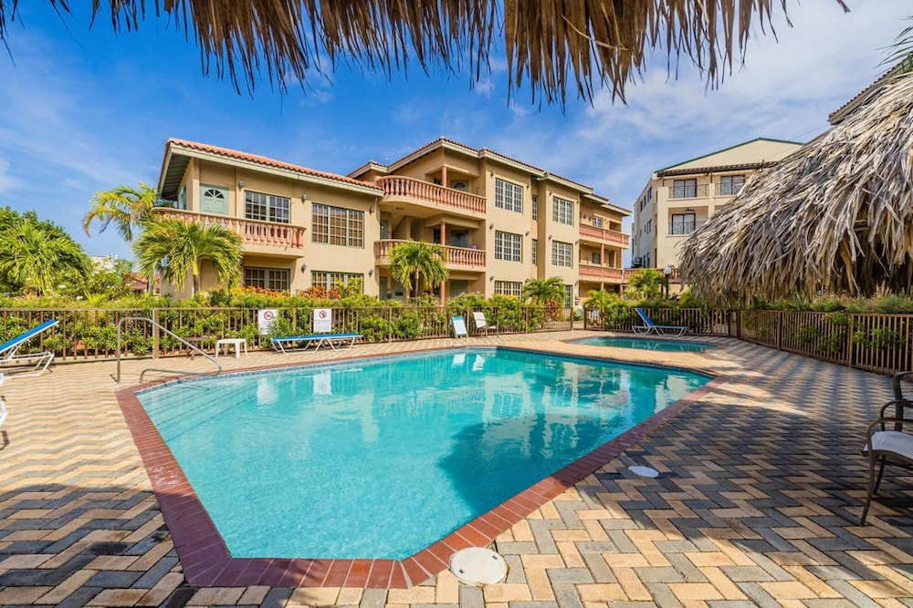 Tranquil 2BR 2BA in Gated Community Great Location