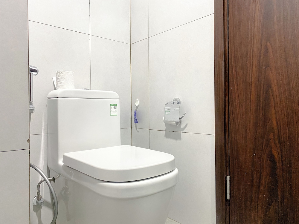 White Toned Studio At Lrt City Bekasi Apartment