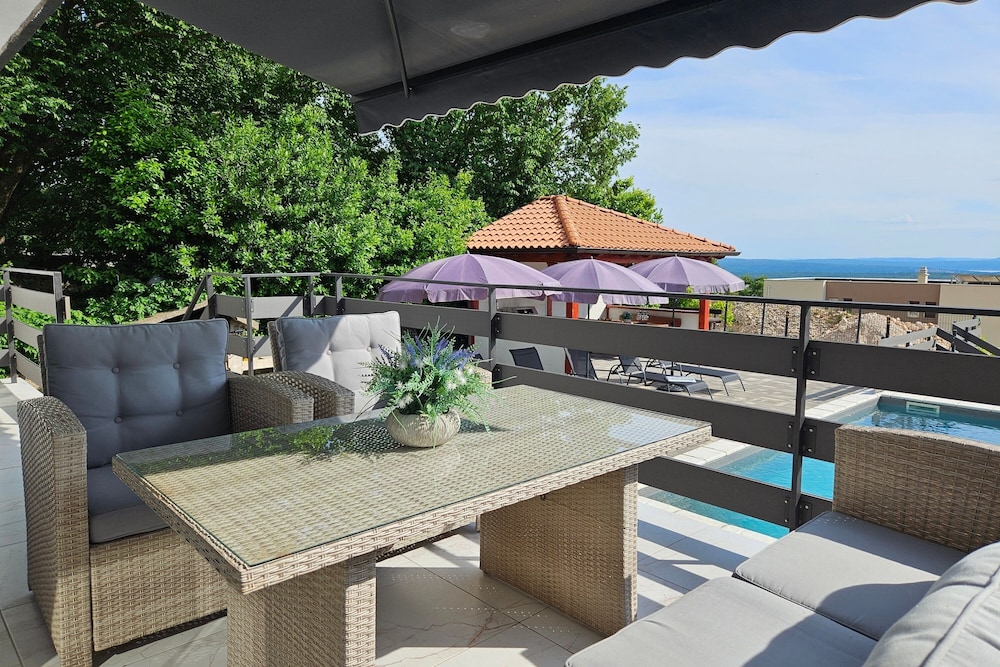 Villa Natali With Pool And Sea View