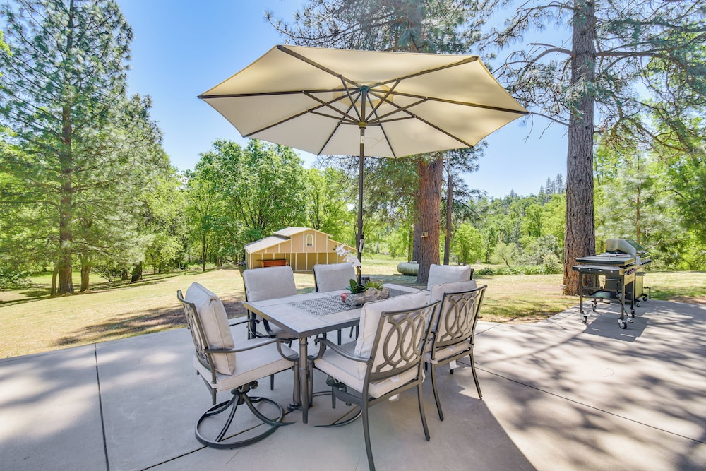 Hike, Boat & More: Home w/ Hot Tub in North Fork!