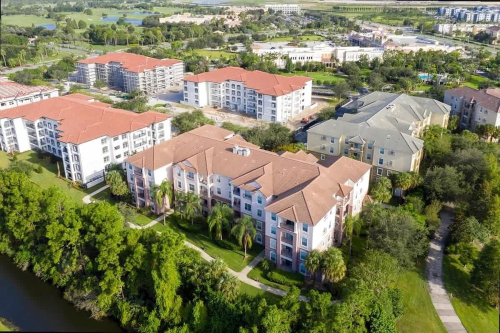 Spacious 2Bd Condo - Pool Hot Tub - Near I-drive