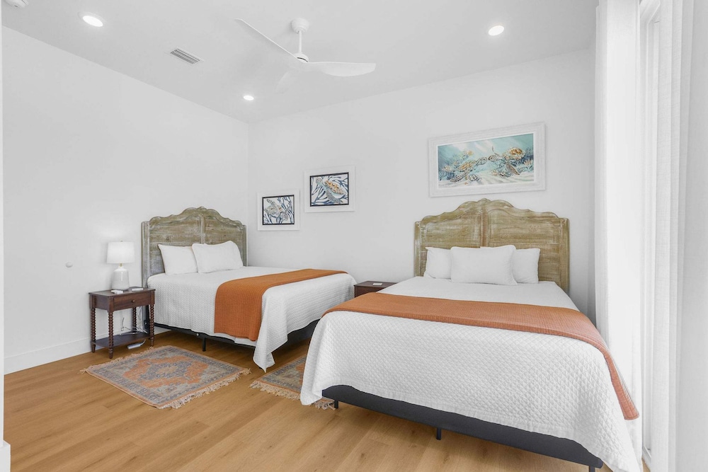 Beach Blessing- Pool Elevator Sleeps 16 SIX Bedrooms 6 Baths