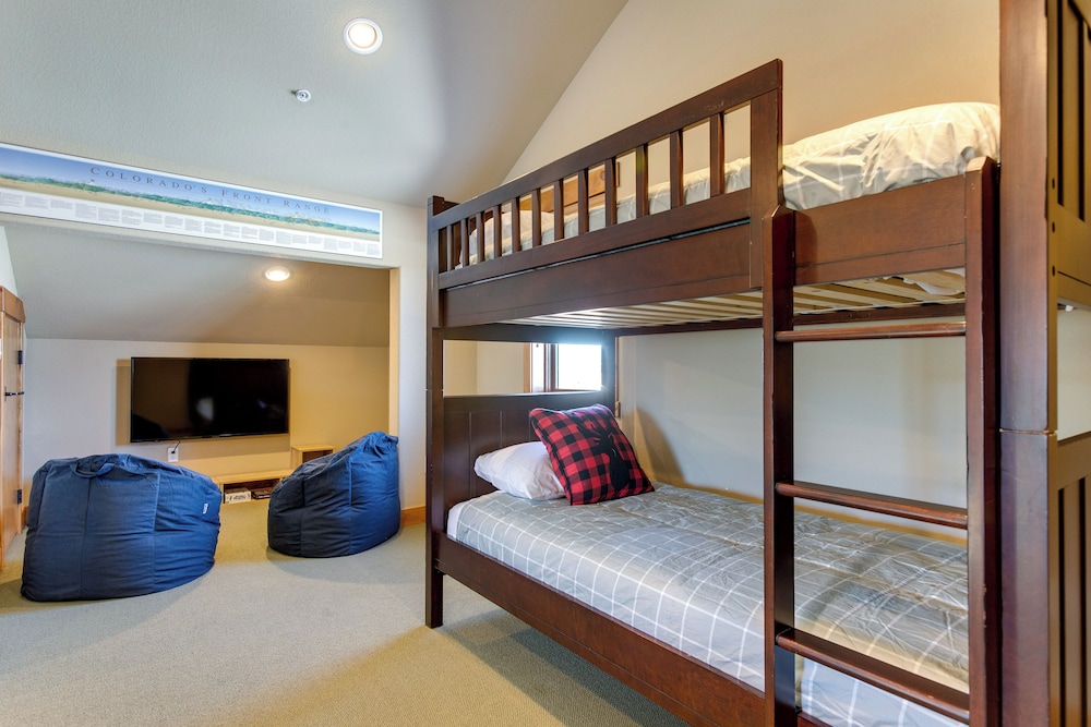 Spacious Fraser Gem: 7 Mi to Winter Park!