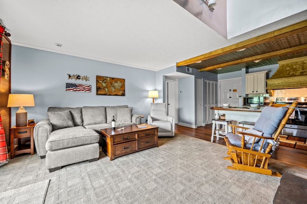 Sleeps 6 Pool Playground Mountain Views Hot Tub