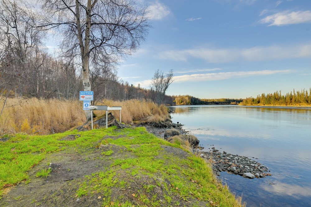 River Views & Fire Pit: Cozy Soldotna Apartment!