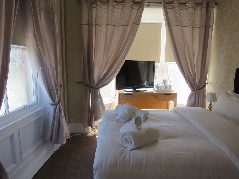 The Queens Arms Hotel