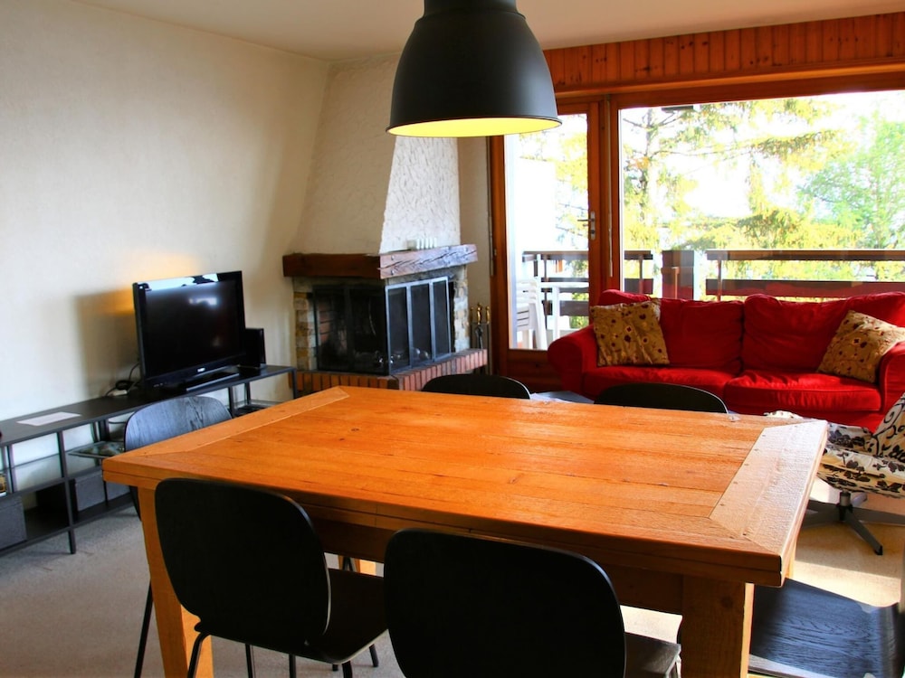 Friendly Apartment With Mountain Views