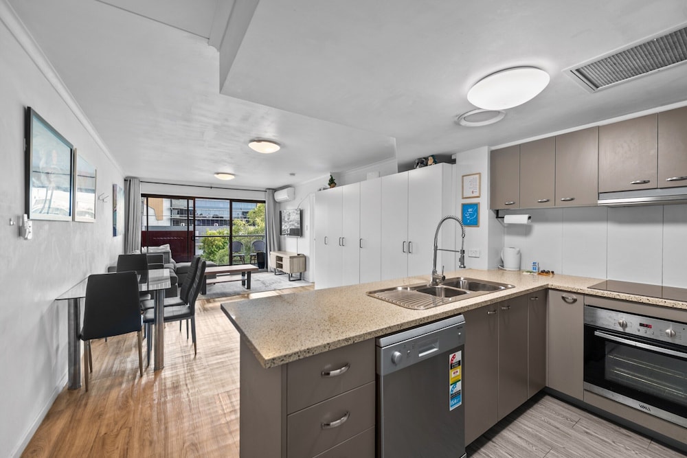 Central Bowen Hills Stay