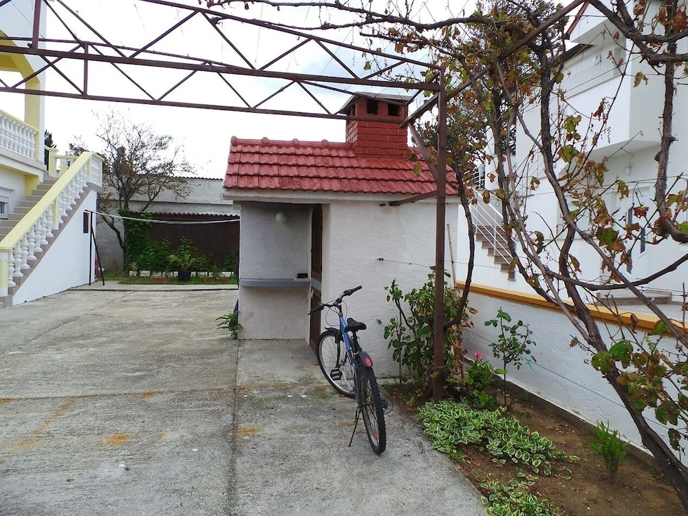 Photo 9