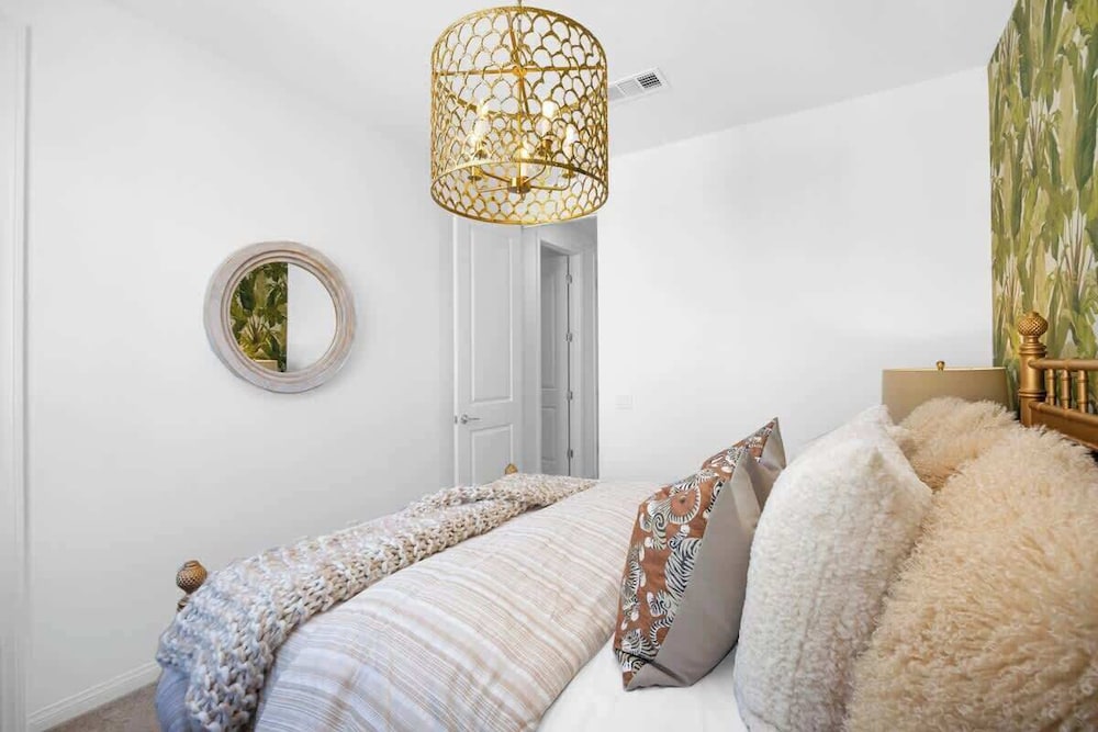 @marbella Lane - Stylish Dream Home in RMV w/ Pool