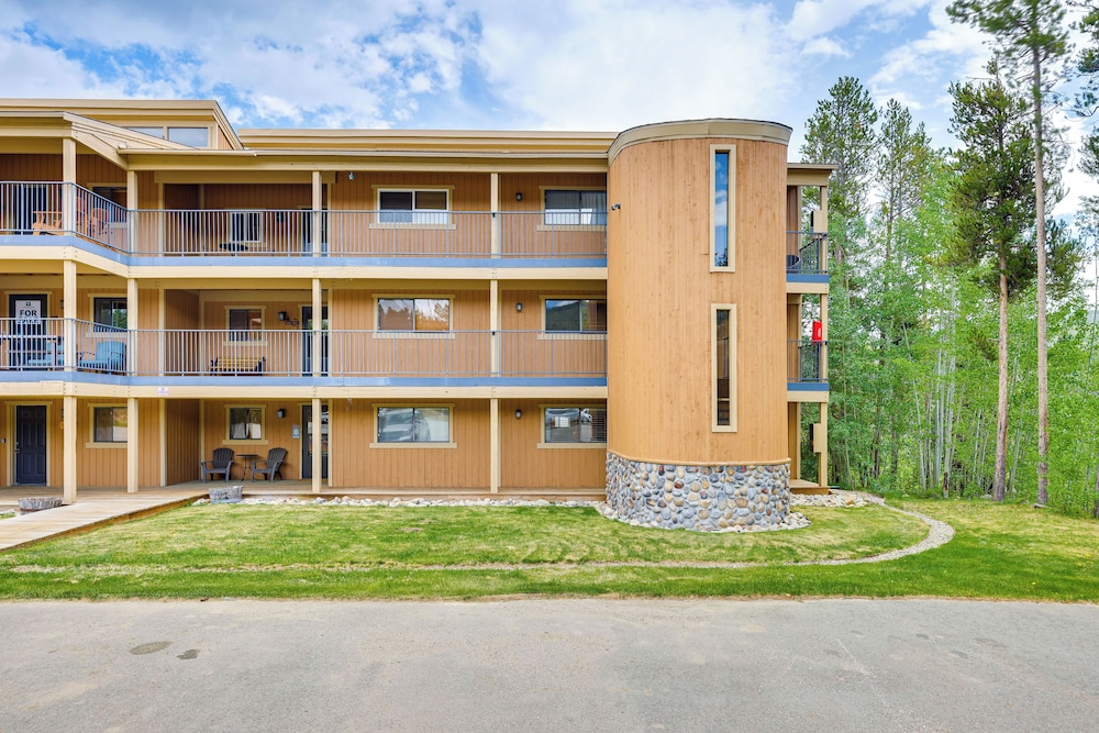 Winter Park Condo w/ Pool + Ski Shuttle Access!