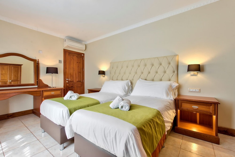 Villa Stephanotis - 3 Bedroom Villa With Pool