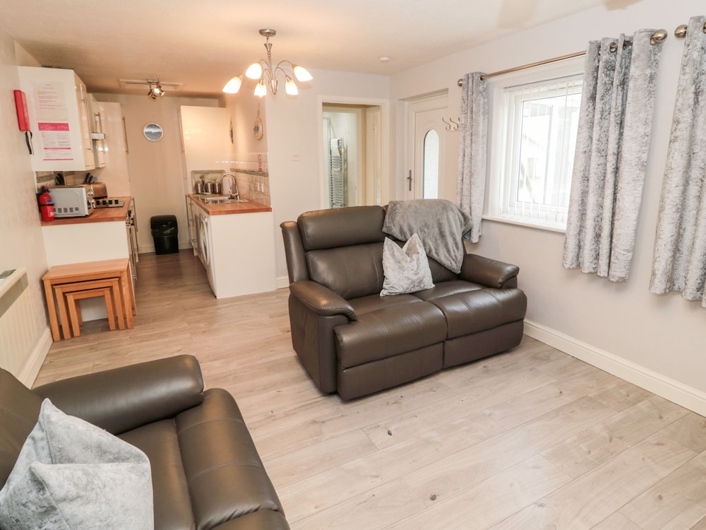 Primrose Cottage view 4