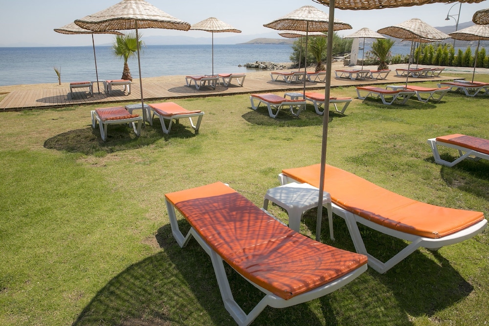 Bodrum Sea Side Beach Club Otel - Image 25