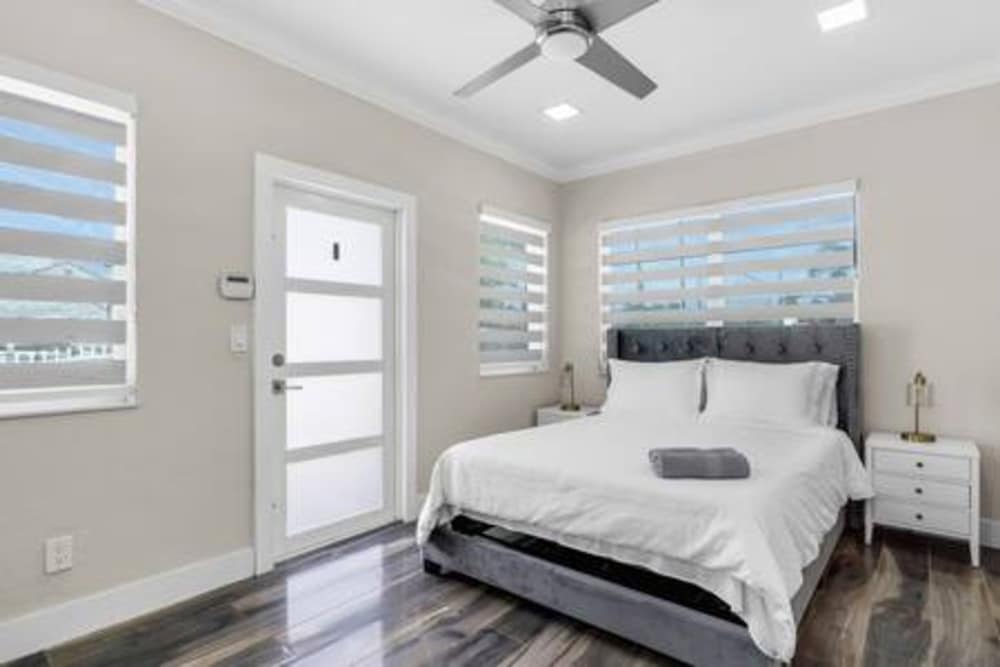 600 SW 31st Ave Pool Patio 4 Queen Beds Sleep 8 Parking