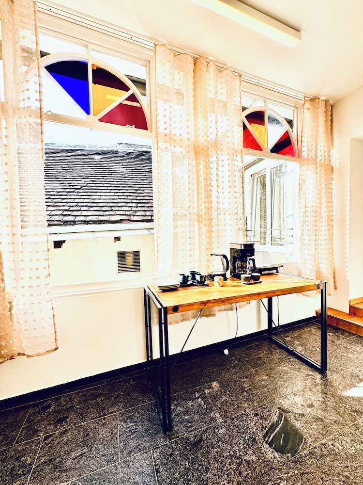 Comfortable Room Near Kaufpark Alterlaa