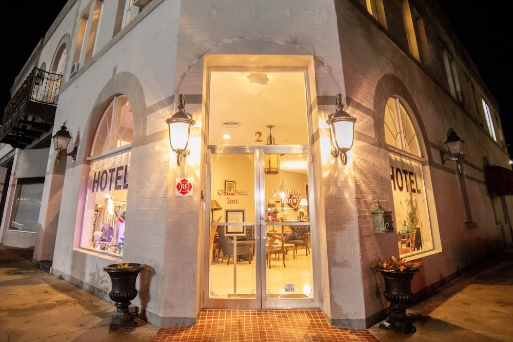 Oak Tree Hotel
