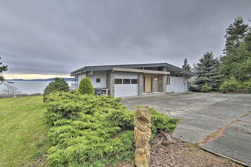 Bayfront Home - Take Ferry to the San Juan Islands view 3