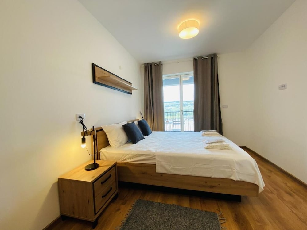 Deluxe Apartment with Balcony & Parking view 2