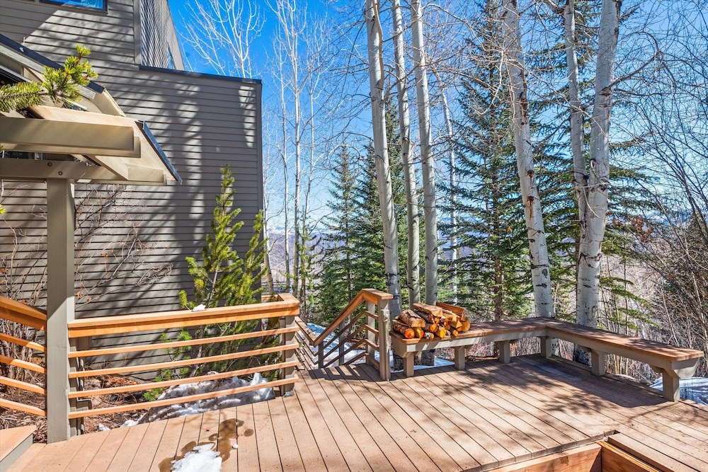 Timberline Lodge by Rove Hot Tub Patio w Views