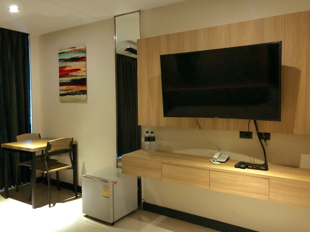 Kata Ocean View Residences